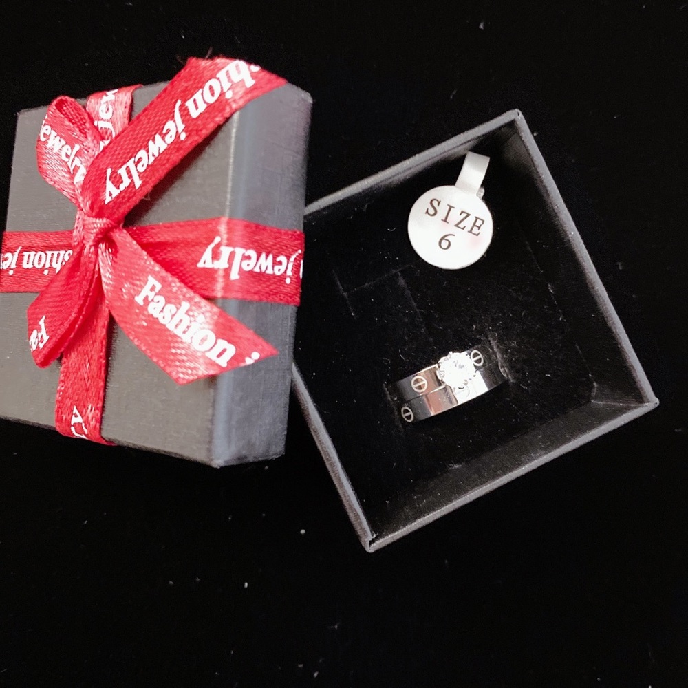 F a s h i o n Double Ring Diamond Center